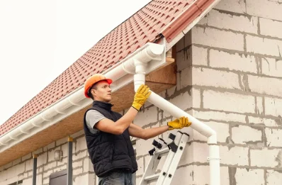 Pose et remplacement de gouttières à Lavercantière
